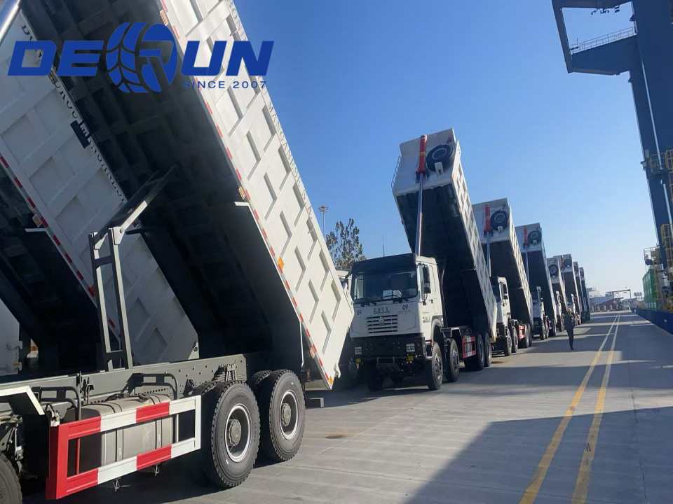 Sinotruk Howo 10 Dump Trucks je že prispelo v pristanišče in je pripravljeno na odhod Sinotruk Howo 10 Dump Trucks je že prispelo v pristanišče in je pripravljeno na odhod