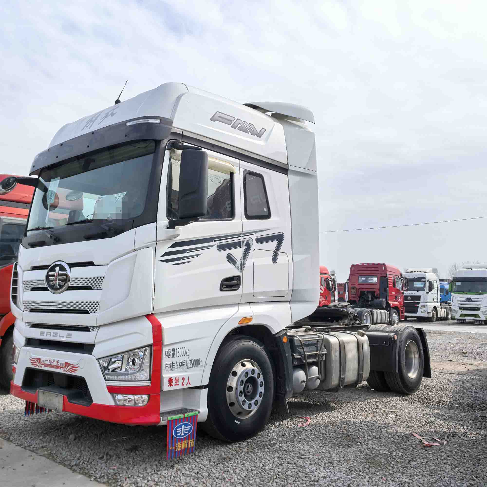FAW je uporabil 4x2 J7 traktorski tovornjak