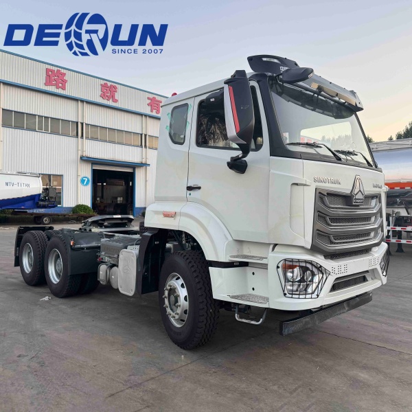 Traktorski tovornjak Synottrok Howo NX 6 × 4