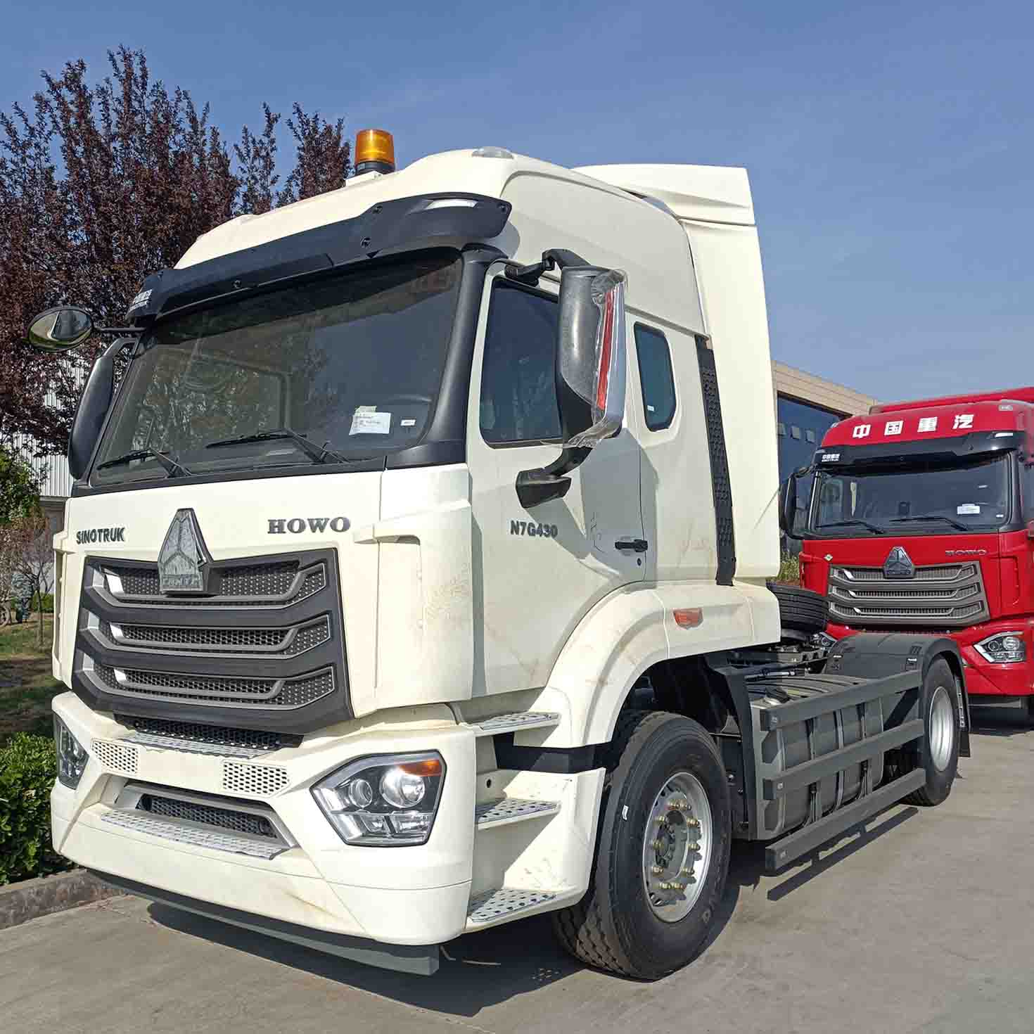 Rabljeni tovornjak Sinotruk Howo 4x2 NX Tractor Head Truck